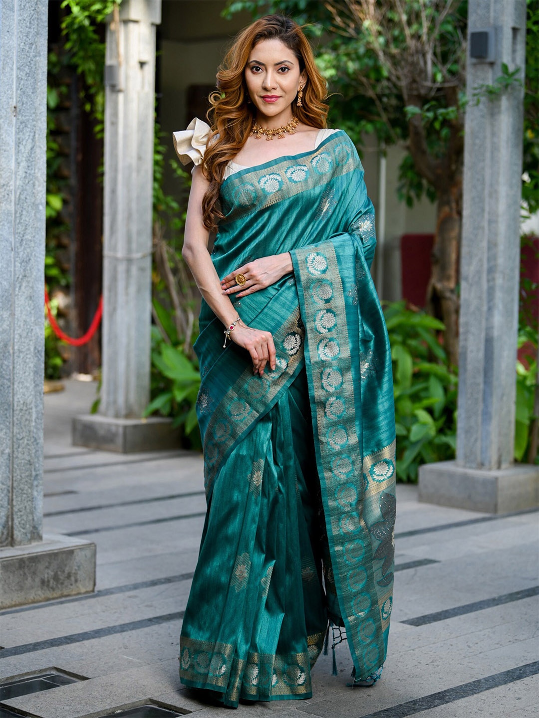 

BEATITUDE Floral Woven Design Zari Saree, Green