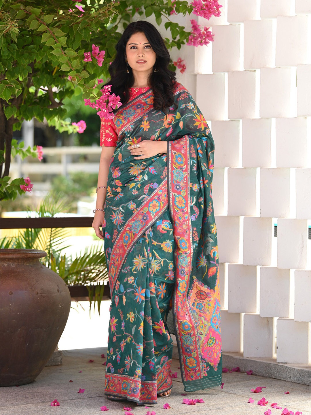 

BEATITUDE Floral Printed Saree, Green