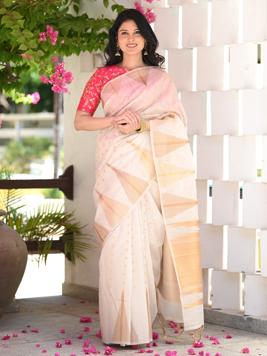 

BEATITUDE Off Ethnic Motif Woven Design Zari Tissue Saree, Off white