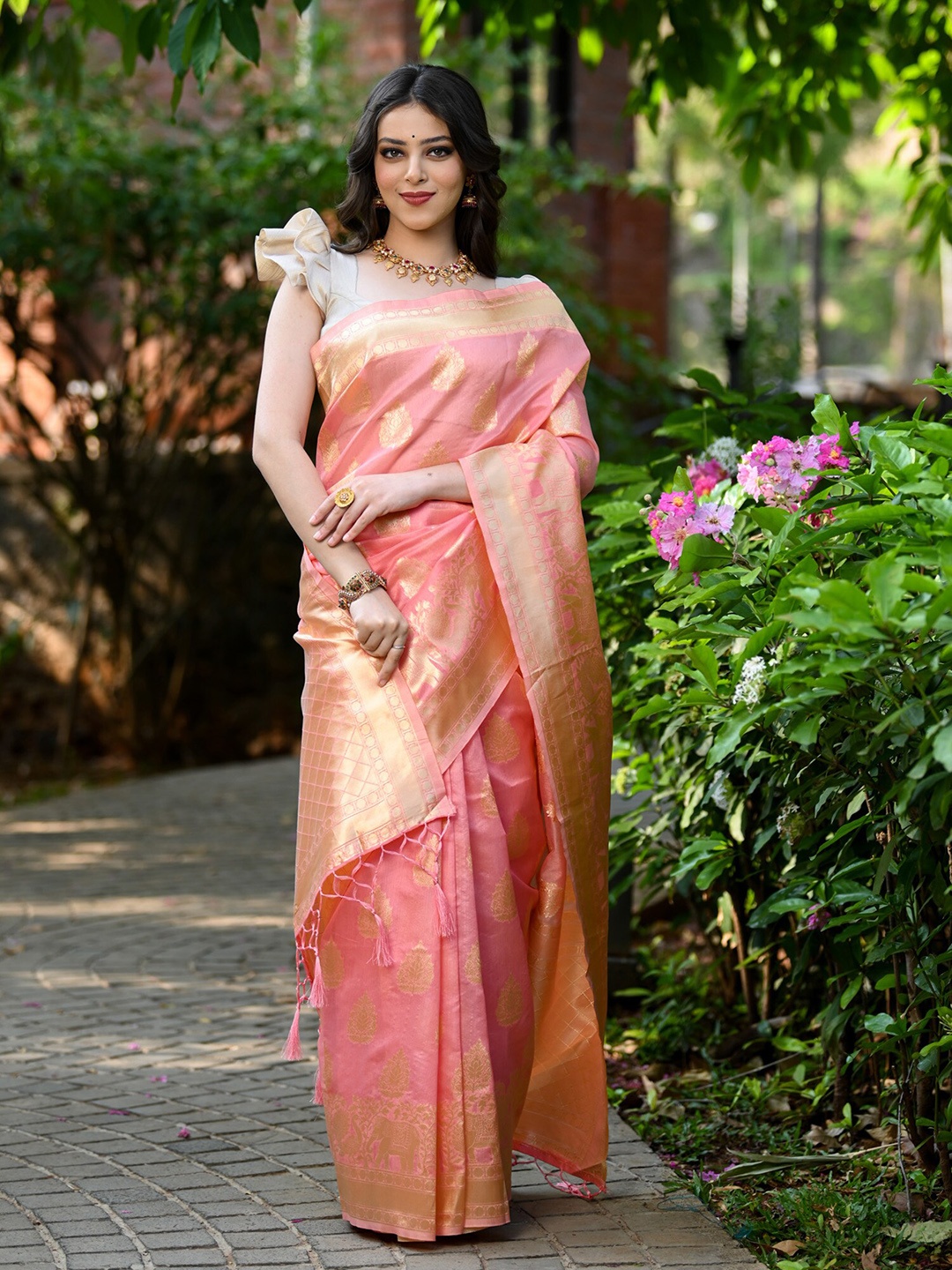 

BEATITUDE Woven Design Zari Silk Cotton Saree, Peach
