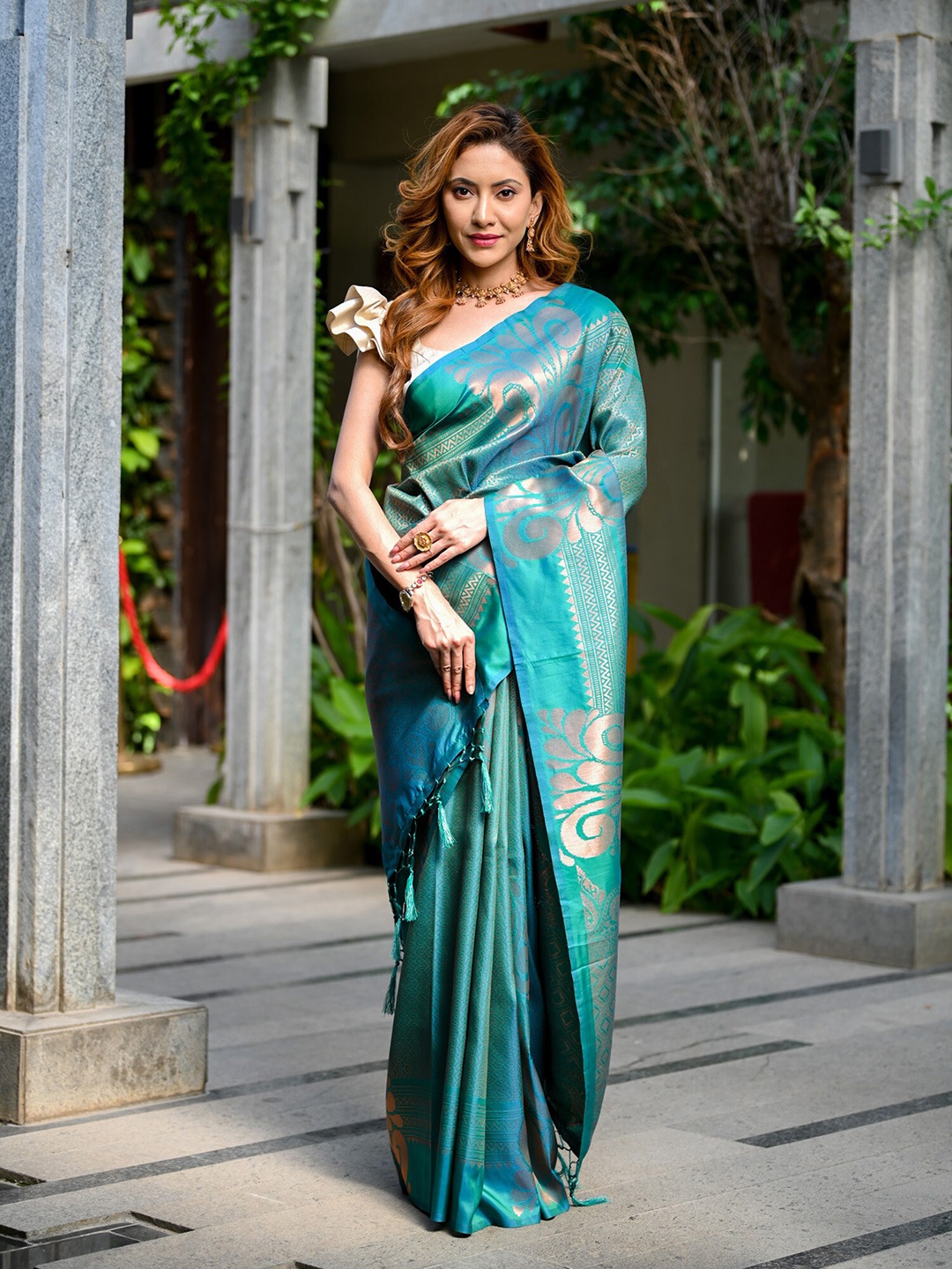 

BEATITUDE Ethnic Woven Design Zari Banarasi Saree, Blue