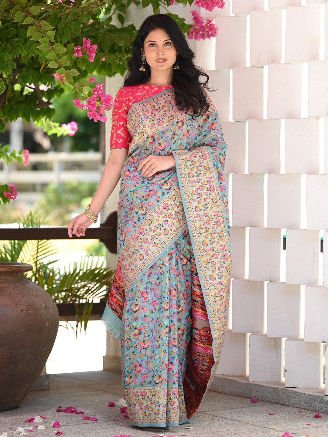 

BEATITUDE Floral Woven Design Zari Saree, Blue