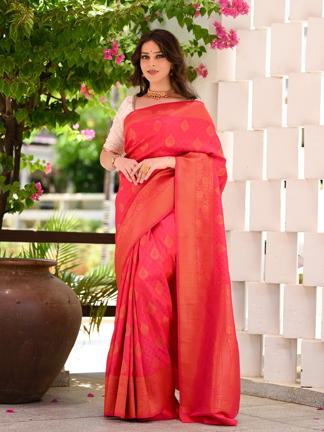 

BEATITUDE Ethnic Woven Design Zari Kanjeevaram Saree, Pink