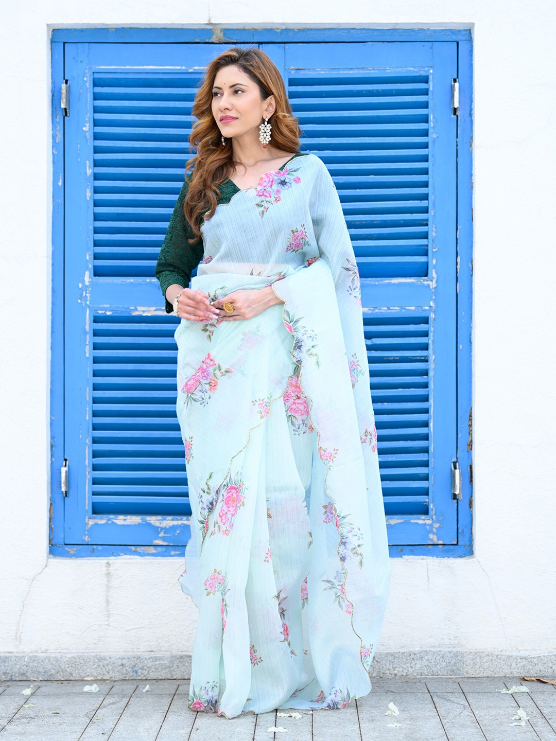 

BEATITUDE Floral Printed Organza Saree, Blue