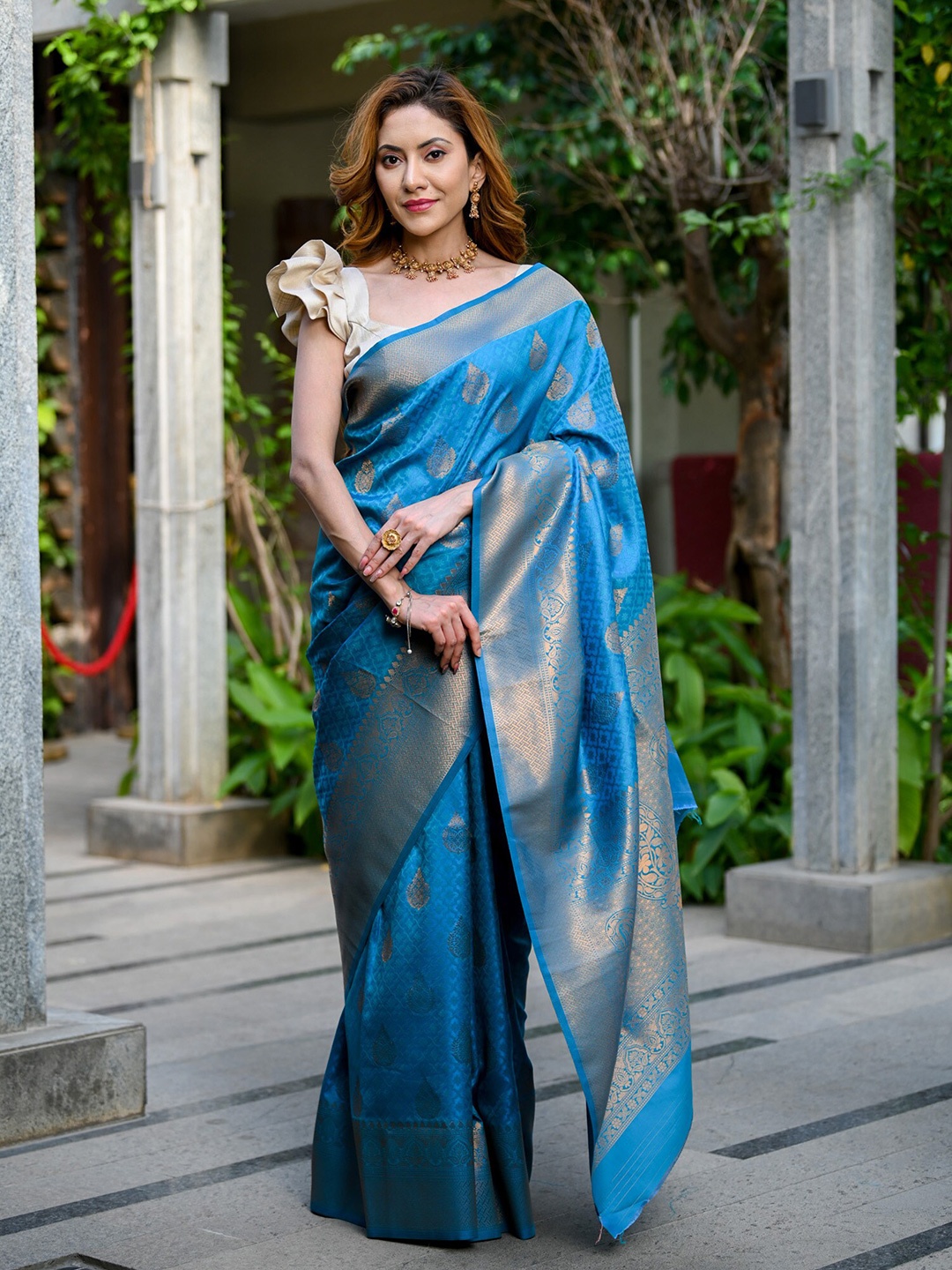 

BEATITUDE Ethnic Motif Woven Design Zari Kanjeevaram Saree, Blue