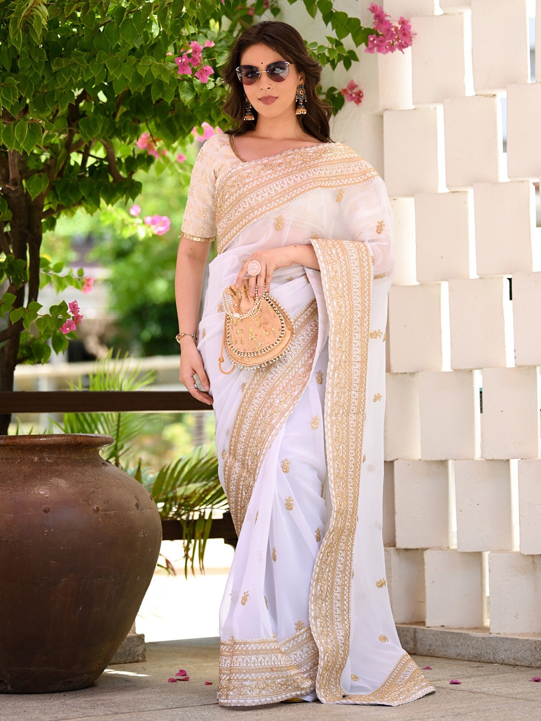 

BEATITUDE Ethnic Motif Embroidered Saree, White