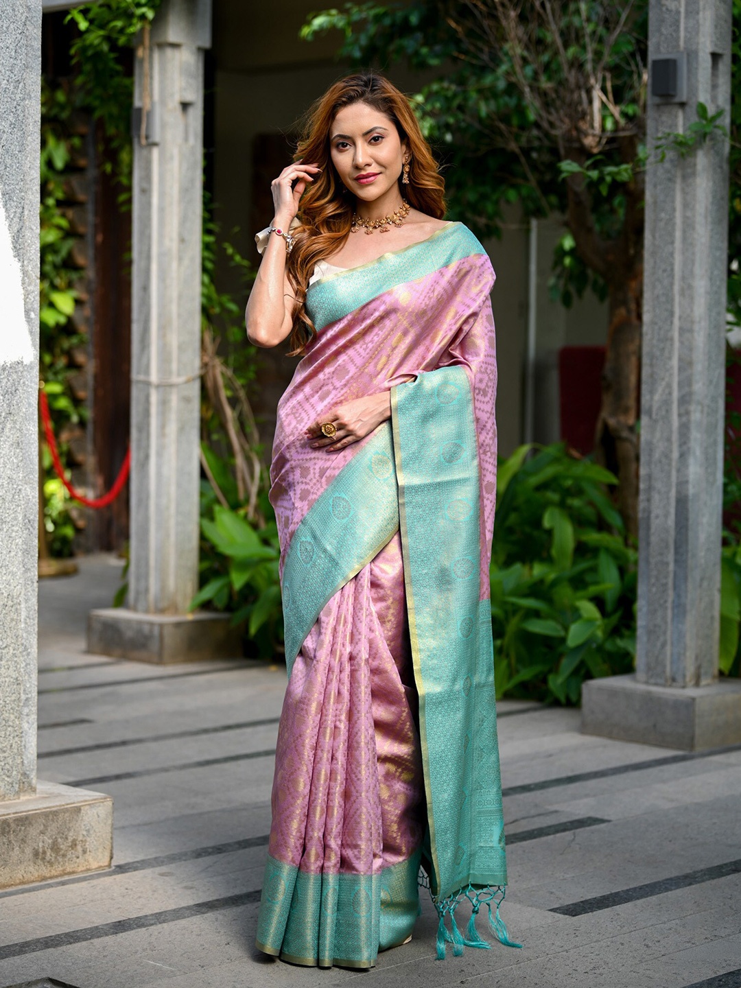 

BEATITUDE Ethnic Woven Design Zari Banarasi Saree, Pink