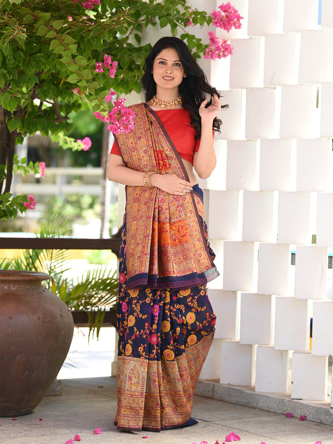 

BEATITUDE Floral Woven Design Saree, Blue