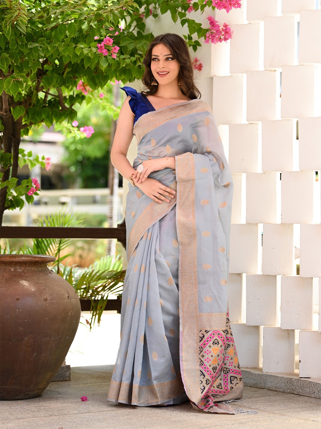 

BEATITUDE Ethnic Woven Design Zari Silk Cotton Saree, Grey