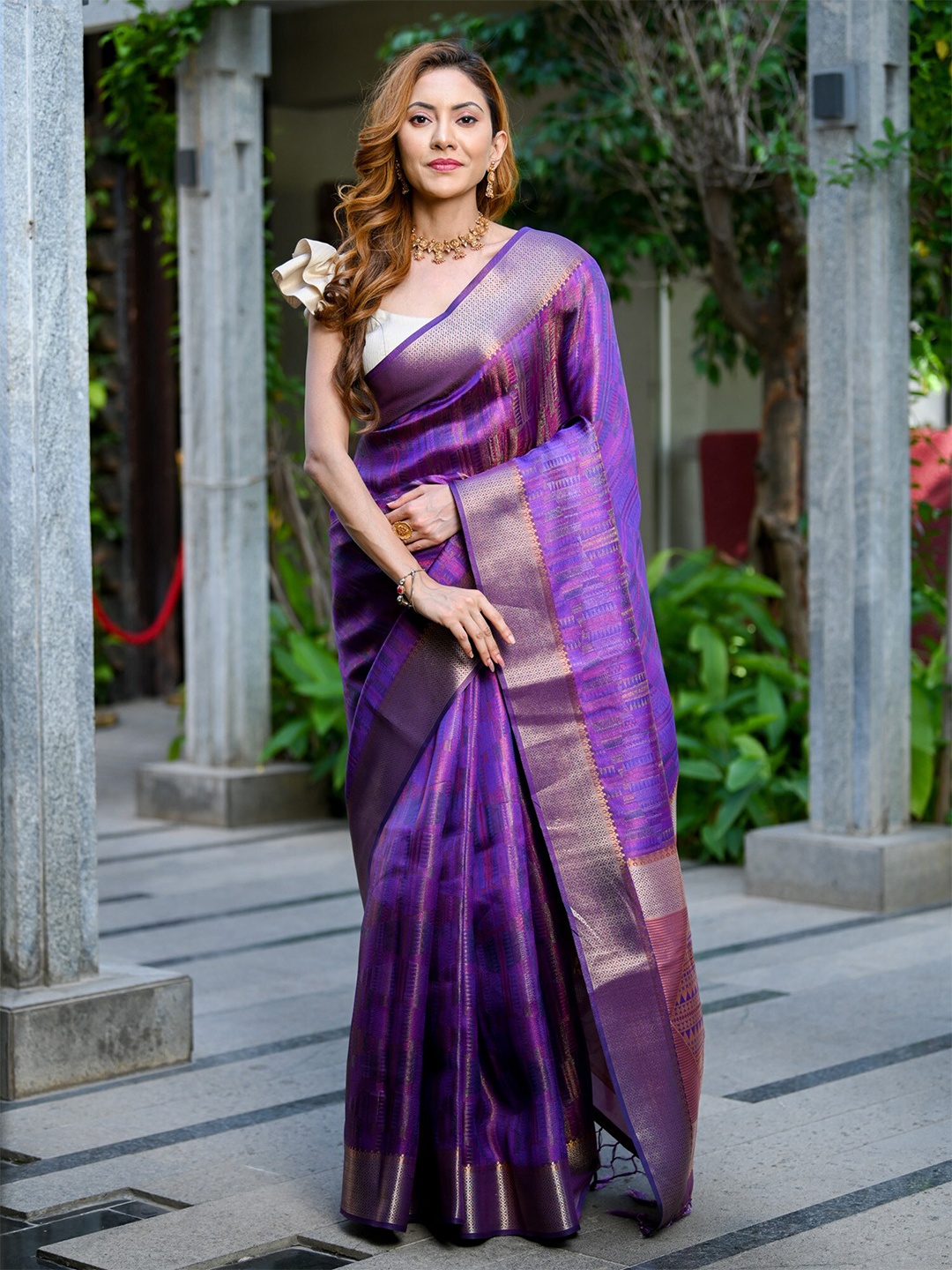

BEATITUDE Ethnic Motif Woven Design Zari Organza Saree, Purple