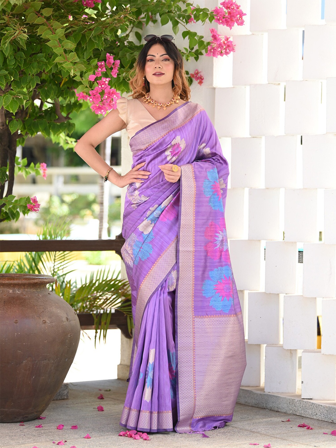 

BEATITUDE Woven Design Zari Banarasi Saree, Purple