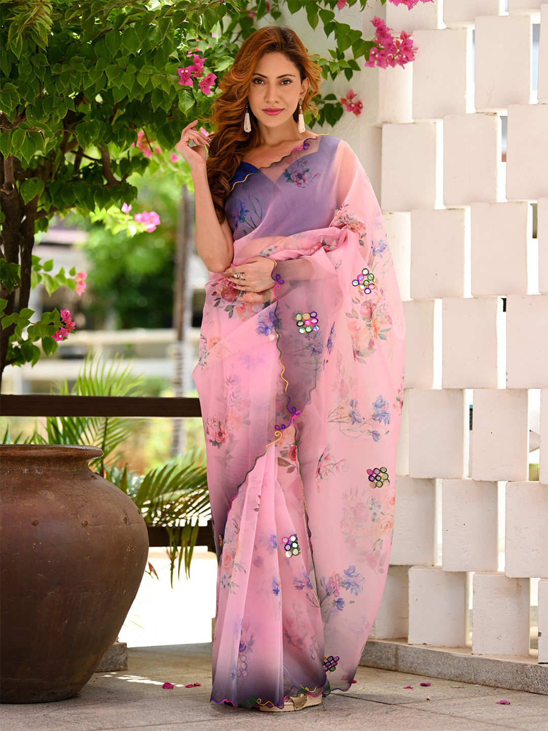 

BEATITUDE Floral Printed Mirror Work Organza Saree, Pink
