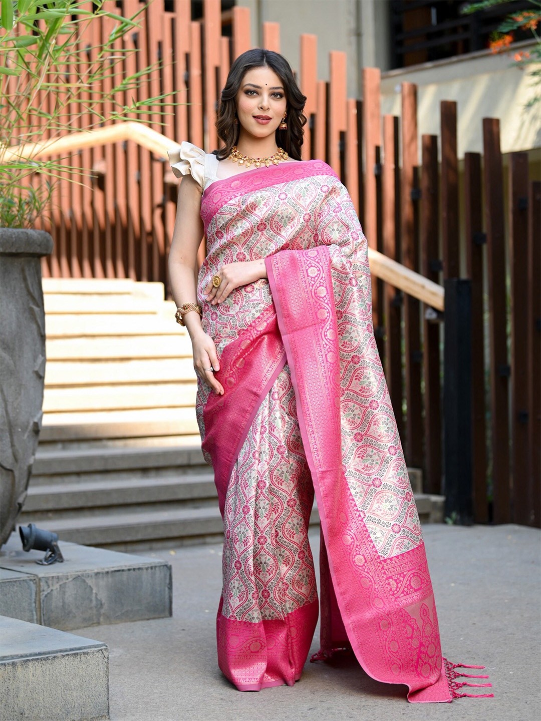 

BEATITUDE Ethnic Motifs Printed Zari Kanjeevaram Saree, Pink