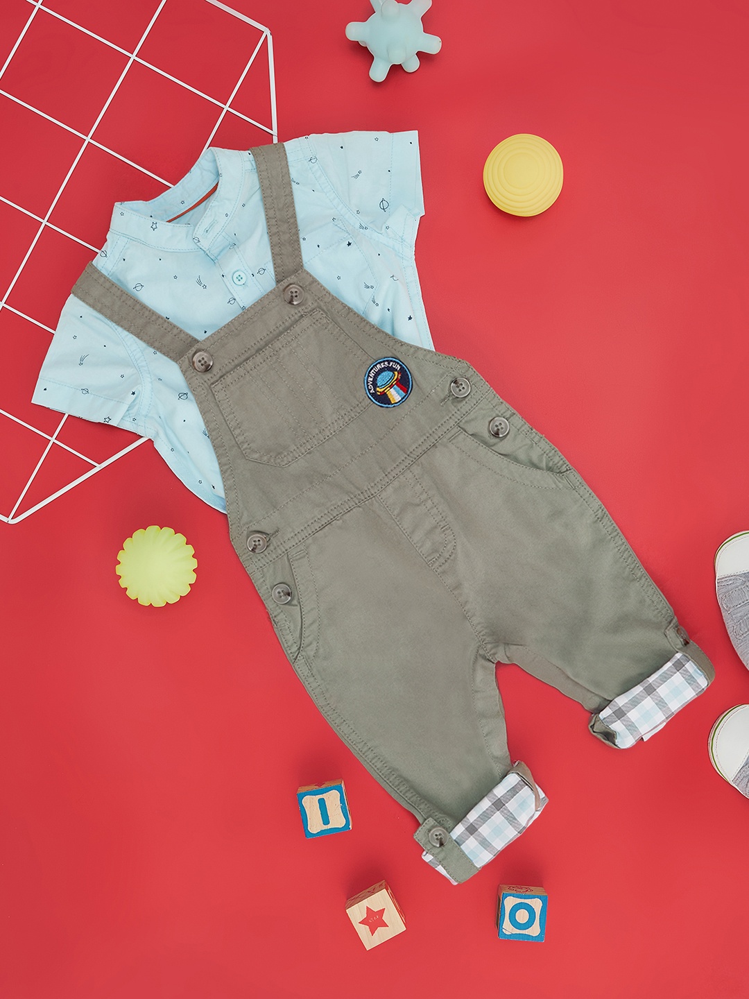 

Pantaloons Baby Boys Cotton Dungarees With Printed Shirt, Olive