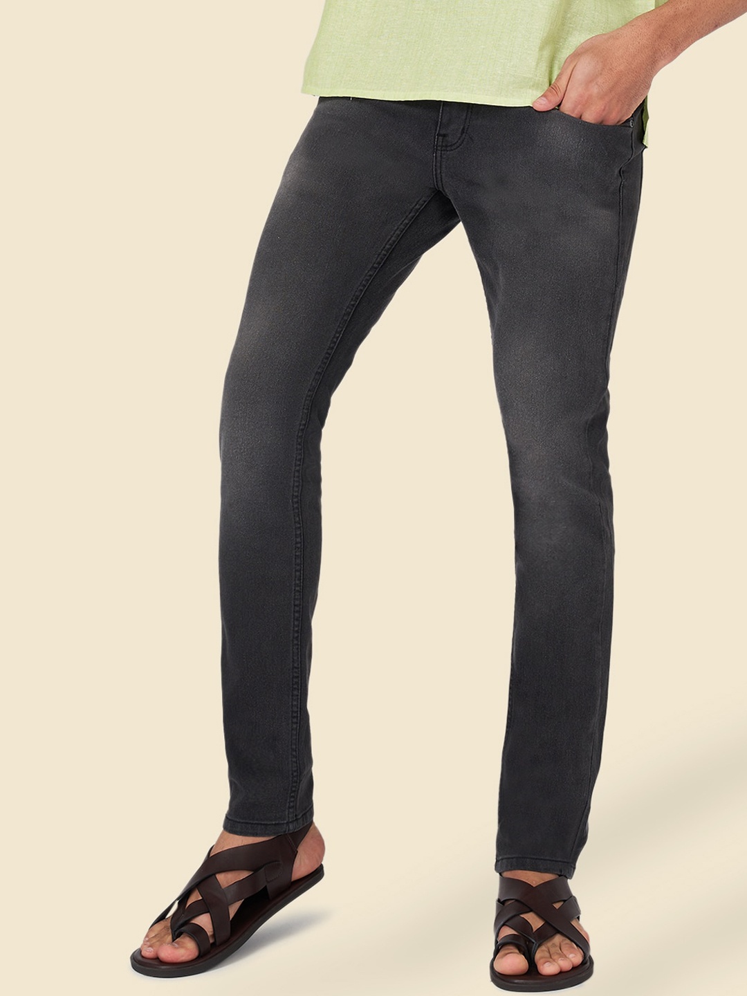 

YU by Pantaloons Men Skinny Fit Light Fade Cotton Jeans, Grey
