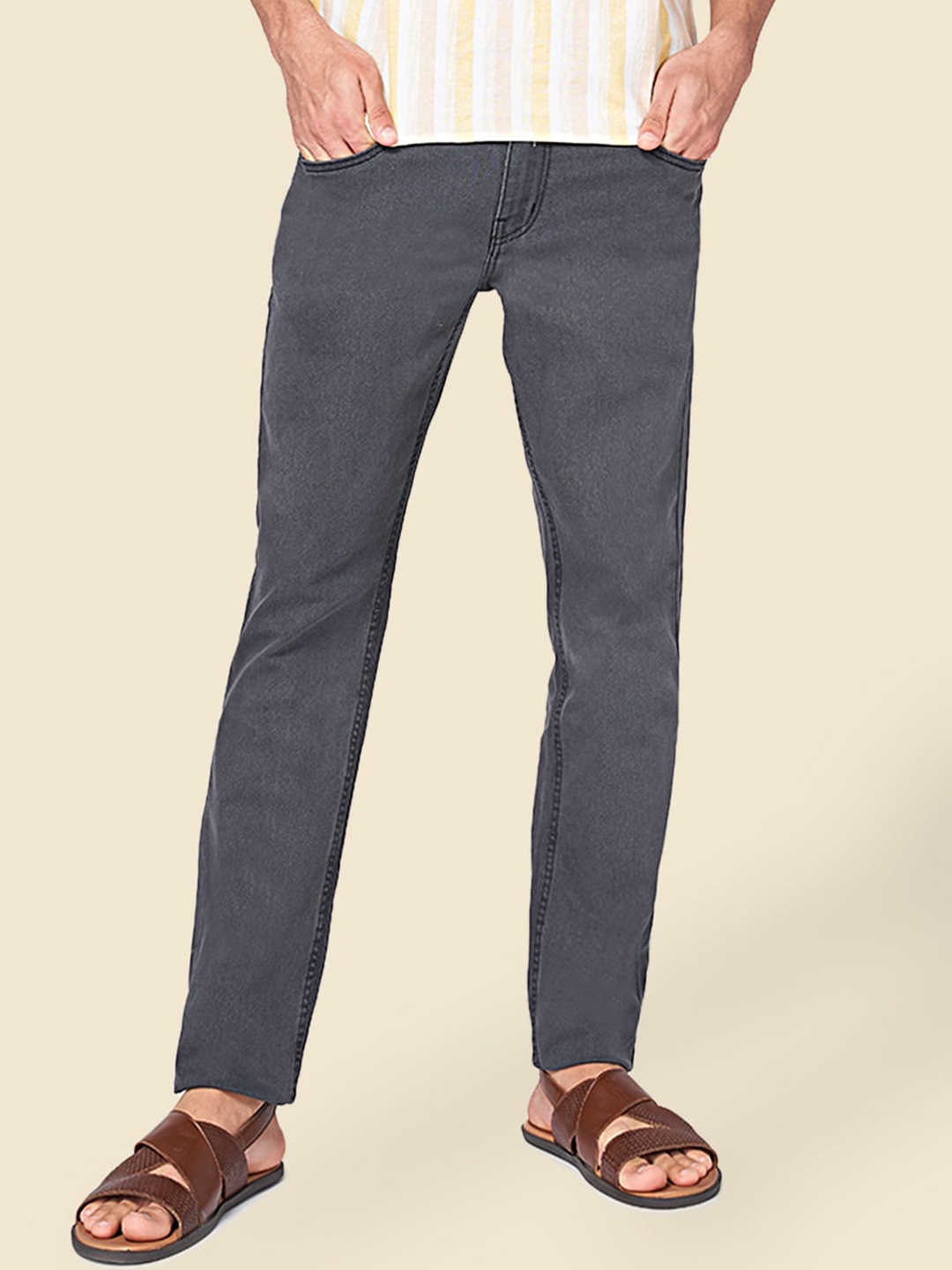 

YU by Pantaloons Men Tapered Fit Mid Rise Cotton Jeans, Grey