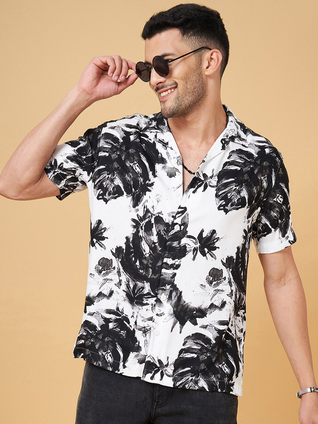 

People White & Black Slim Fit Tropical Printed Casual Shirt