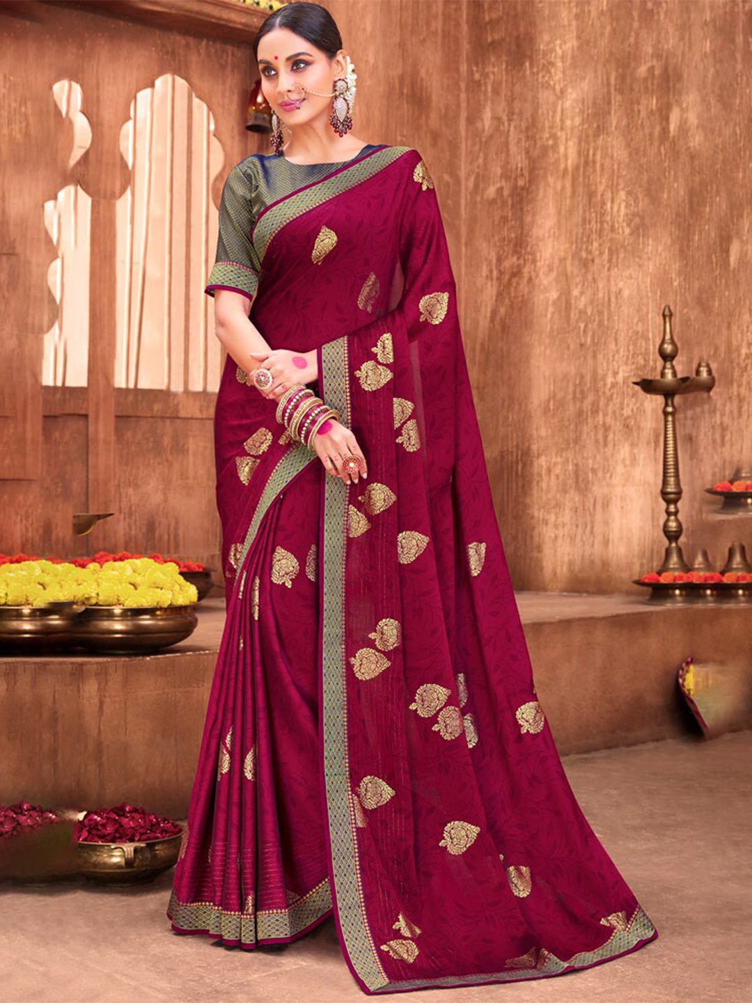 

Vishal Prints Ethnic Motifs Printed Saree, Maroon