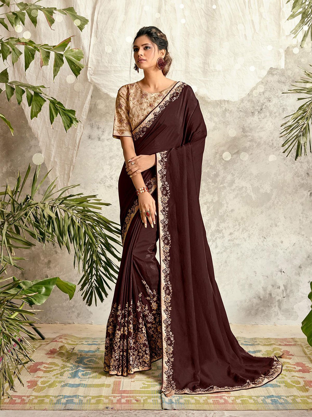 ODETTE Embroidered Zari Saree, Maroon