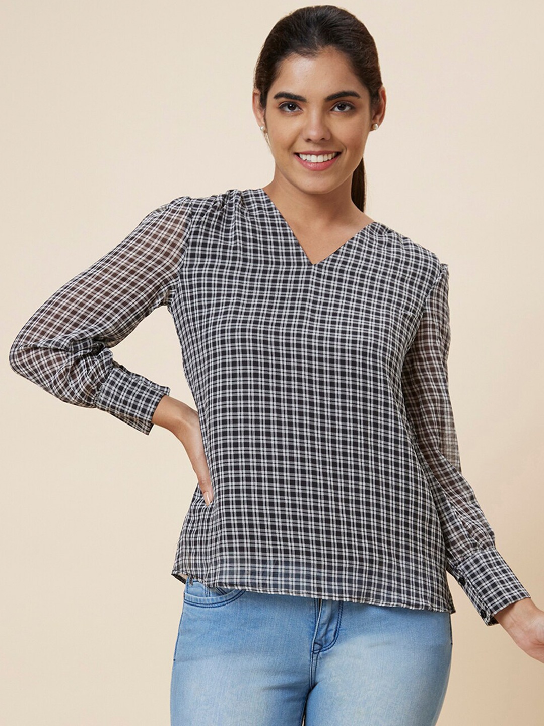 

Globus Black & White V-Neck Cuff Sleeves Checked Top