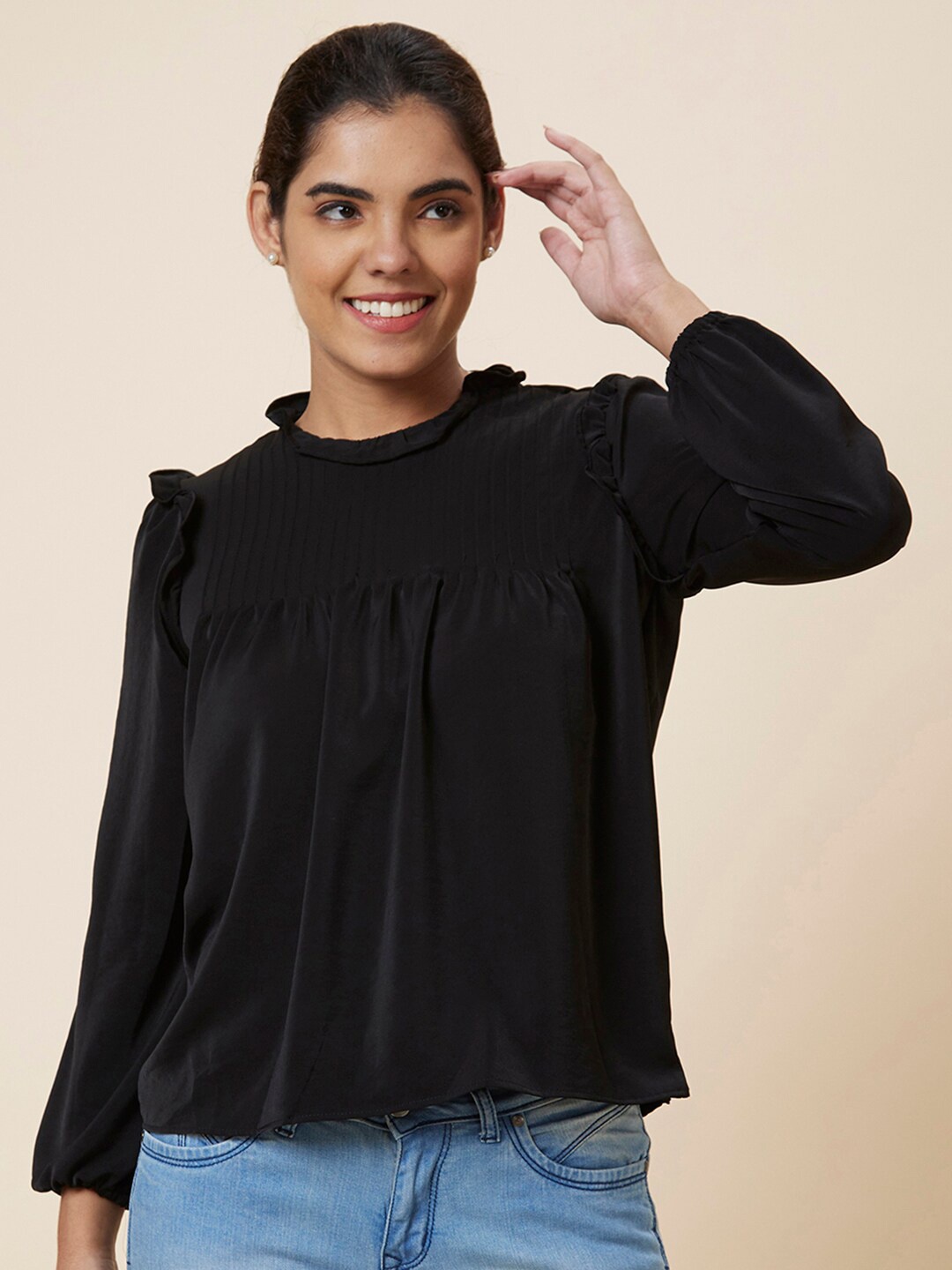 Globus Black Ruffled Puff Sleeves Top