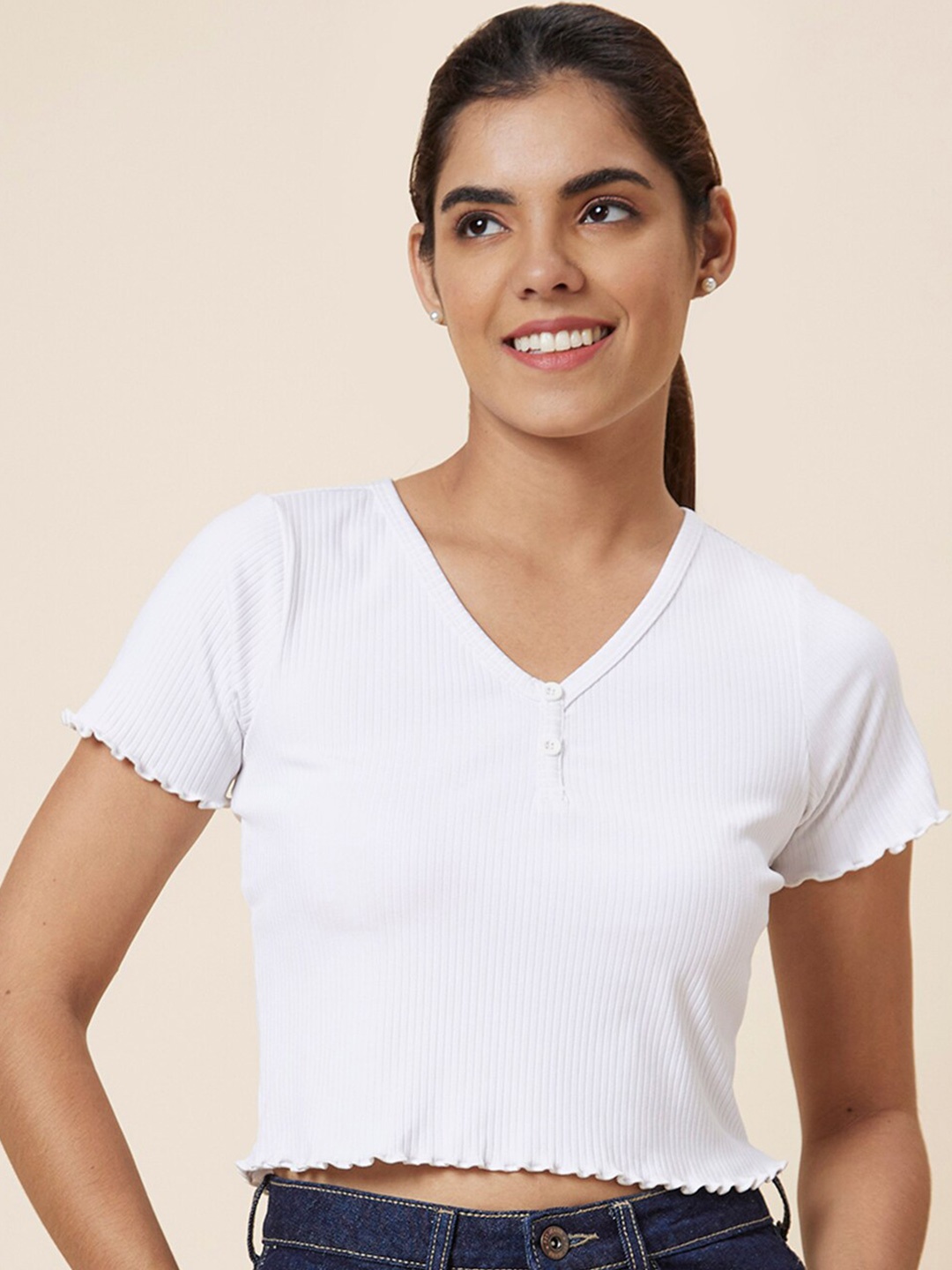 

Globus White V-Neck Crop Top