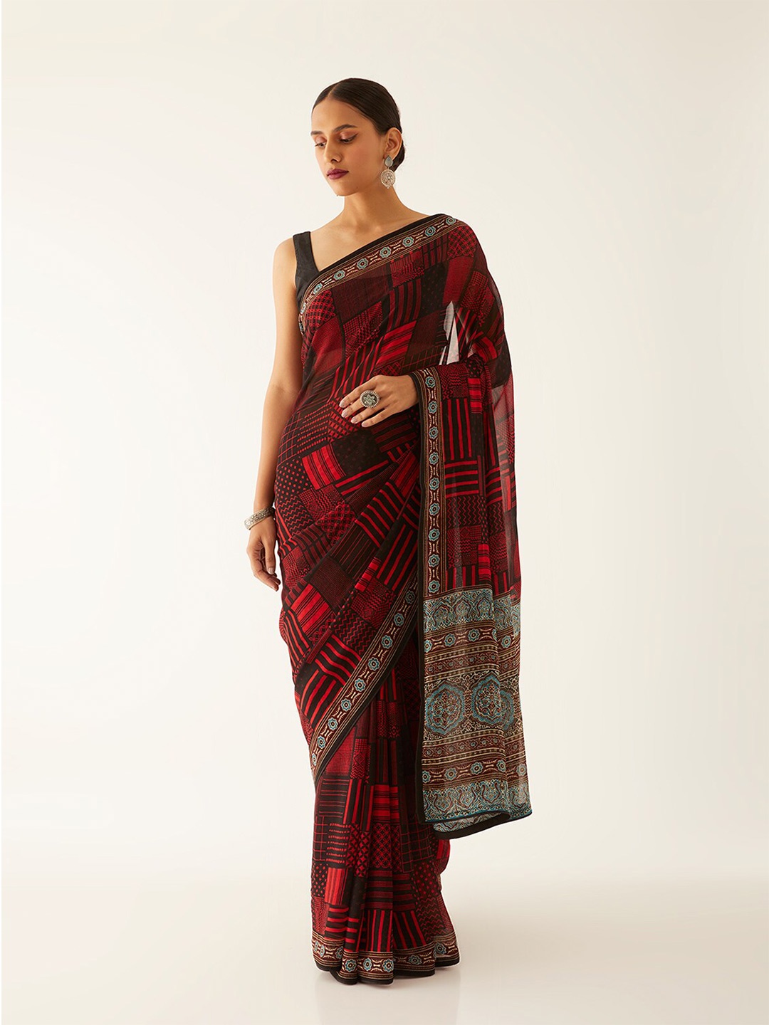 

Taneira Geometric Printed Saree, Black