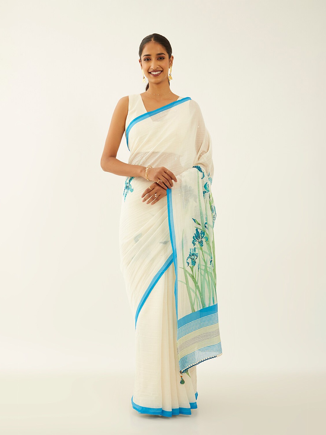 

Taneira Floral Printed Sequined Silk Cotton Saree, Off white