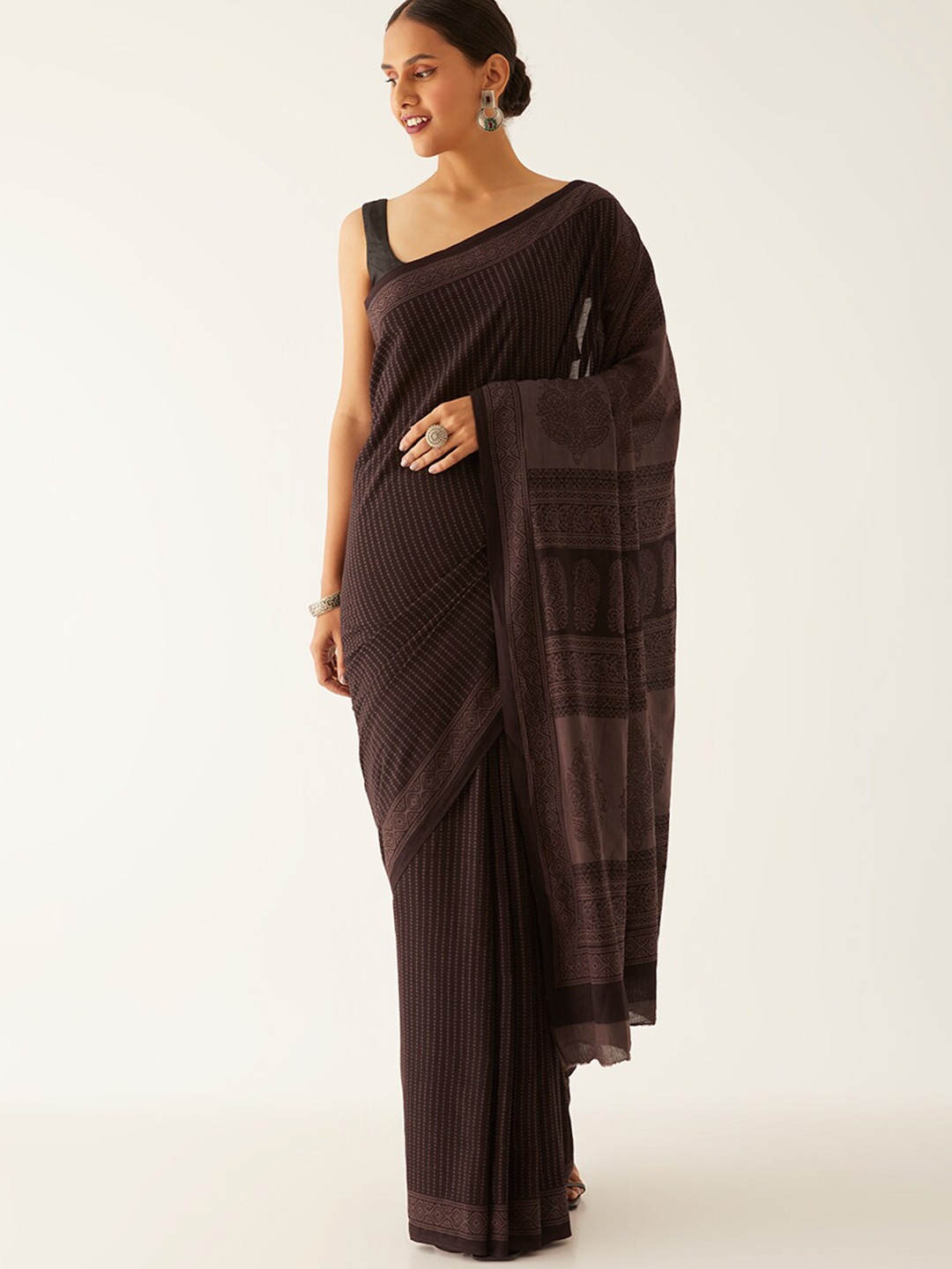 

Taneira Geometric Printed Pure Cotton Saree, Black