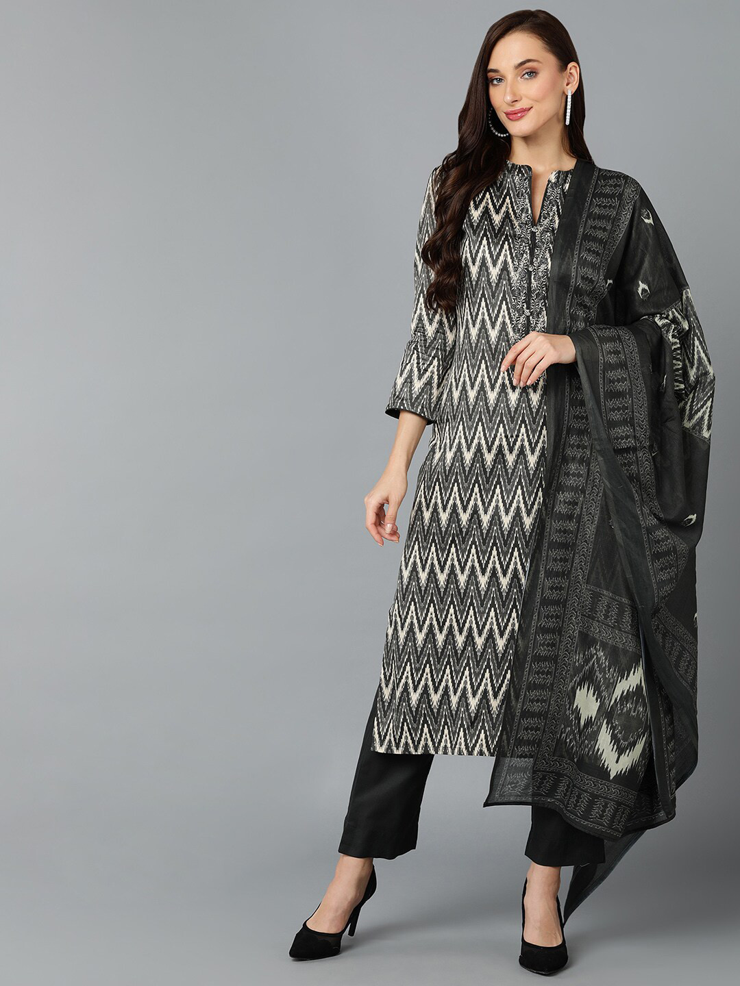 

AHIKA Charcoal & Beige Chevron Printed Thread Work Kurta with Trousers & Dupatta