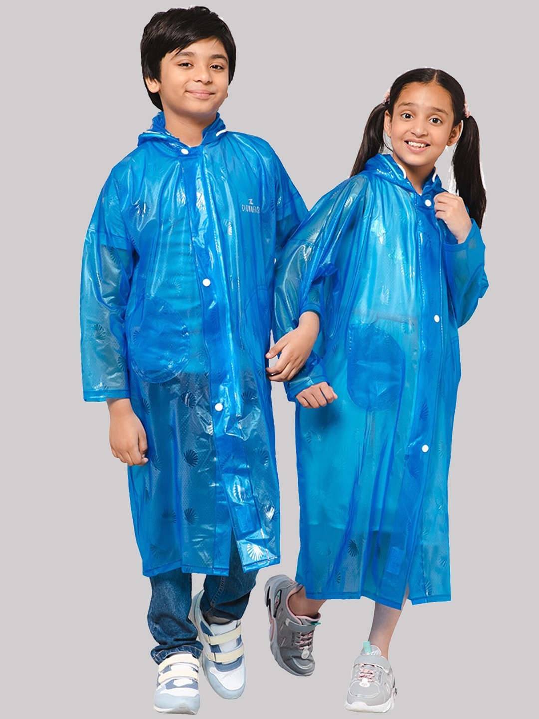 

THE CLOWNFISH Wet & Wild Kids Long Sleeves Waterproof PVC Rain Jacket, Blue