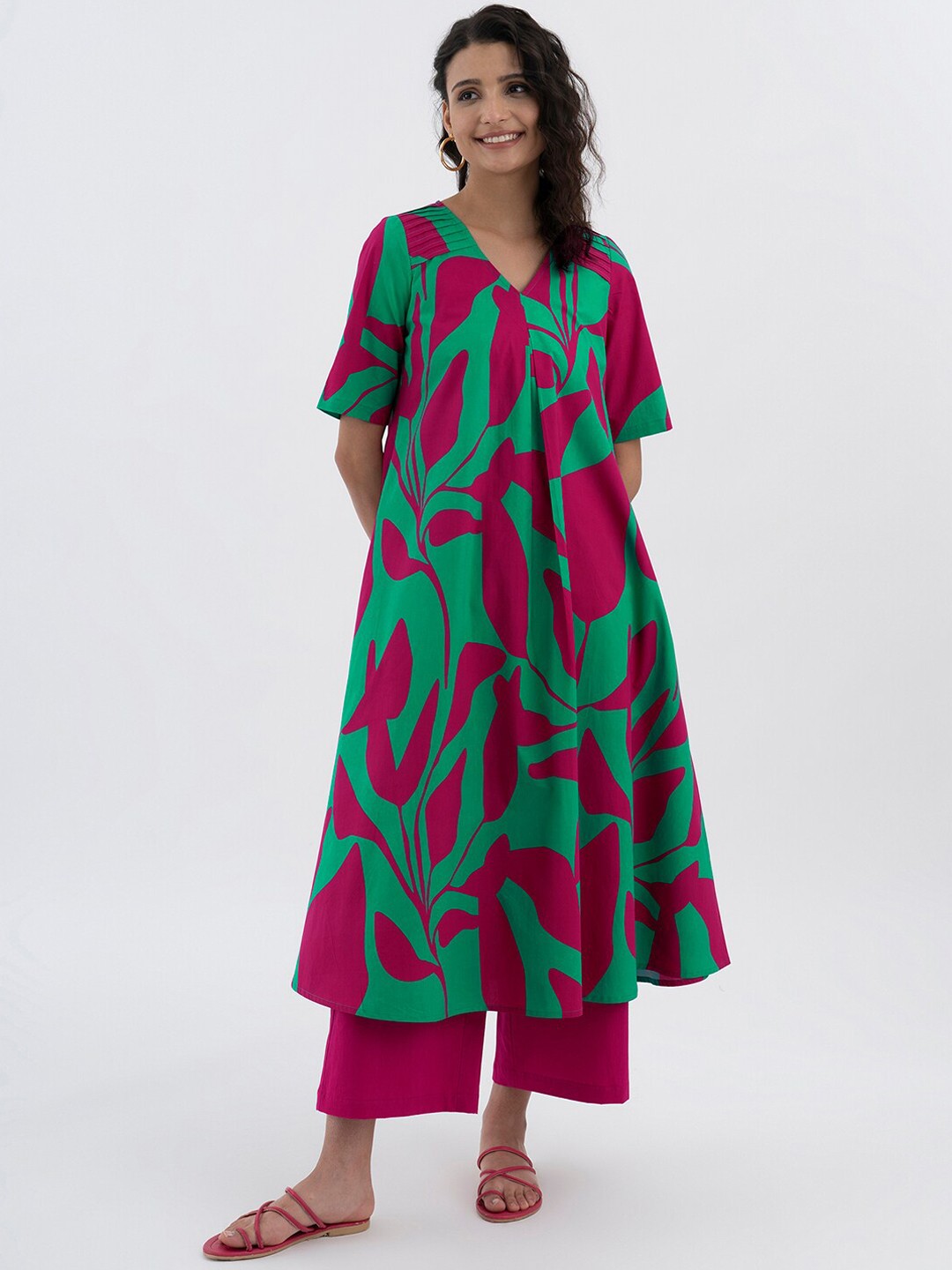 

Pink Fort Floral Printed V Neck Pure Cotton A-Line Kurta With Palazzos, Green