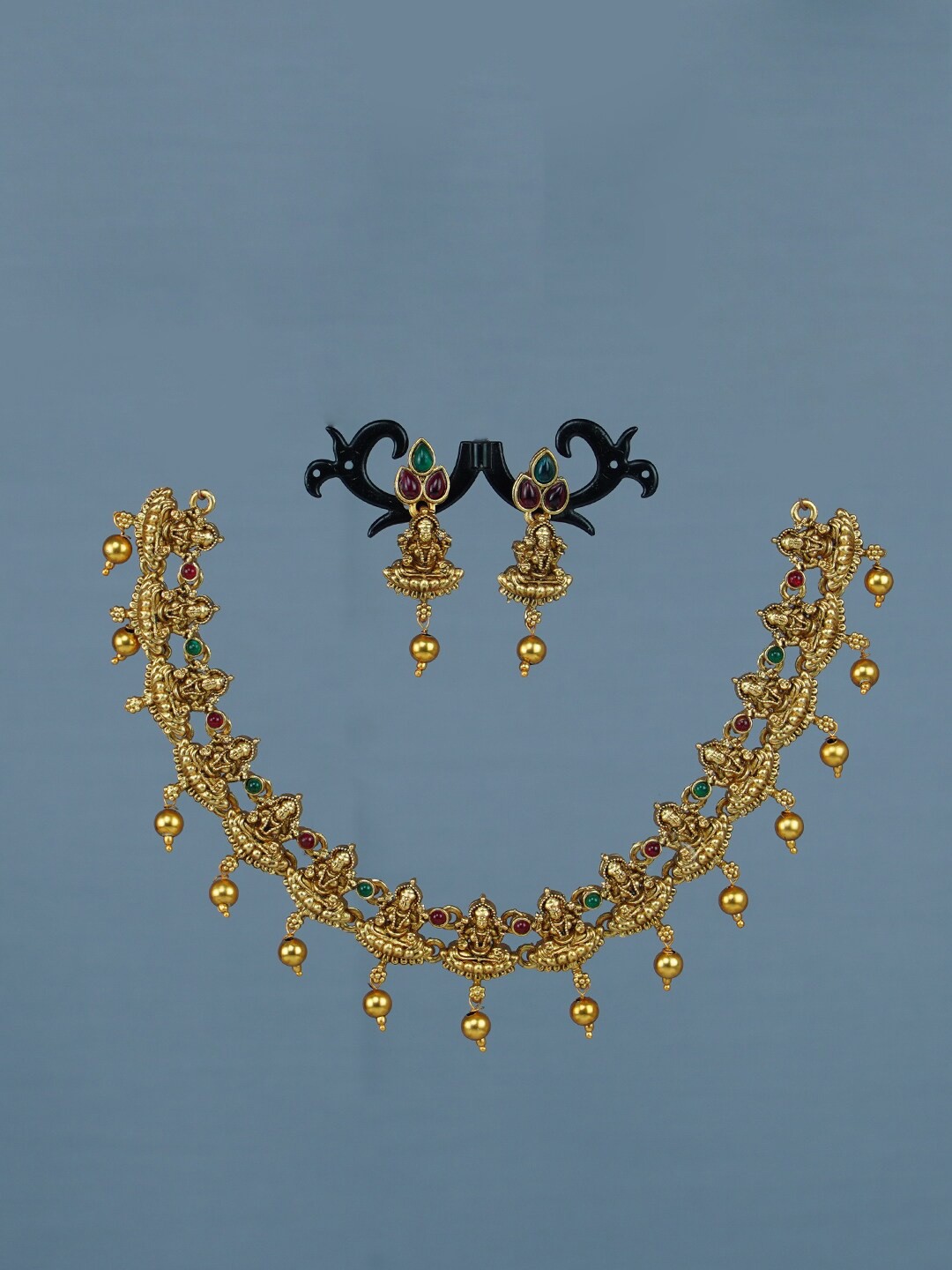 

Diksha collection Gold-Plated Kundan-Studded & Beaded Matte Finish Jewellery Set