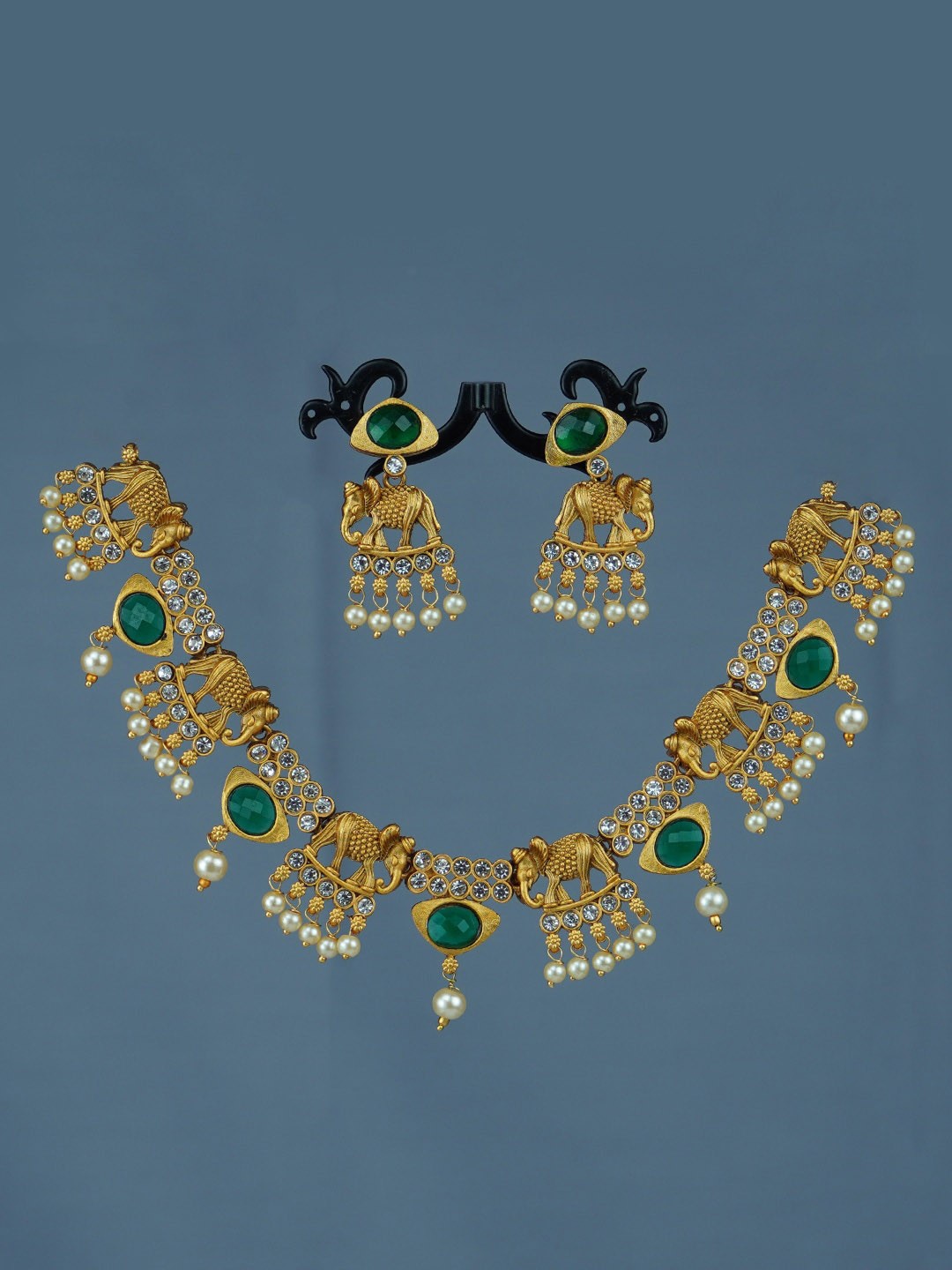 

Diksha Collection Gold-Plated Kundan-Studded & Beaded Jewellery Set