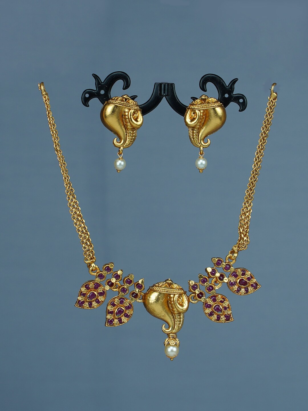 

Diksha collection Gold-Plated Stone-Studded Matte Finish Jewellery Set