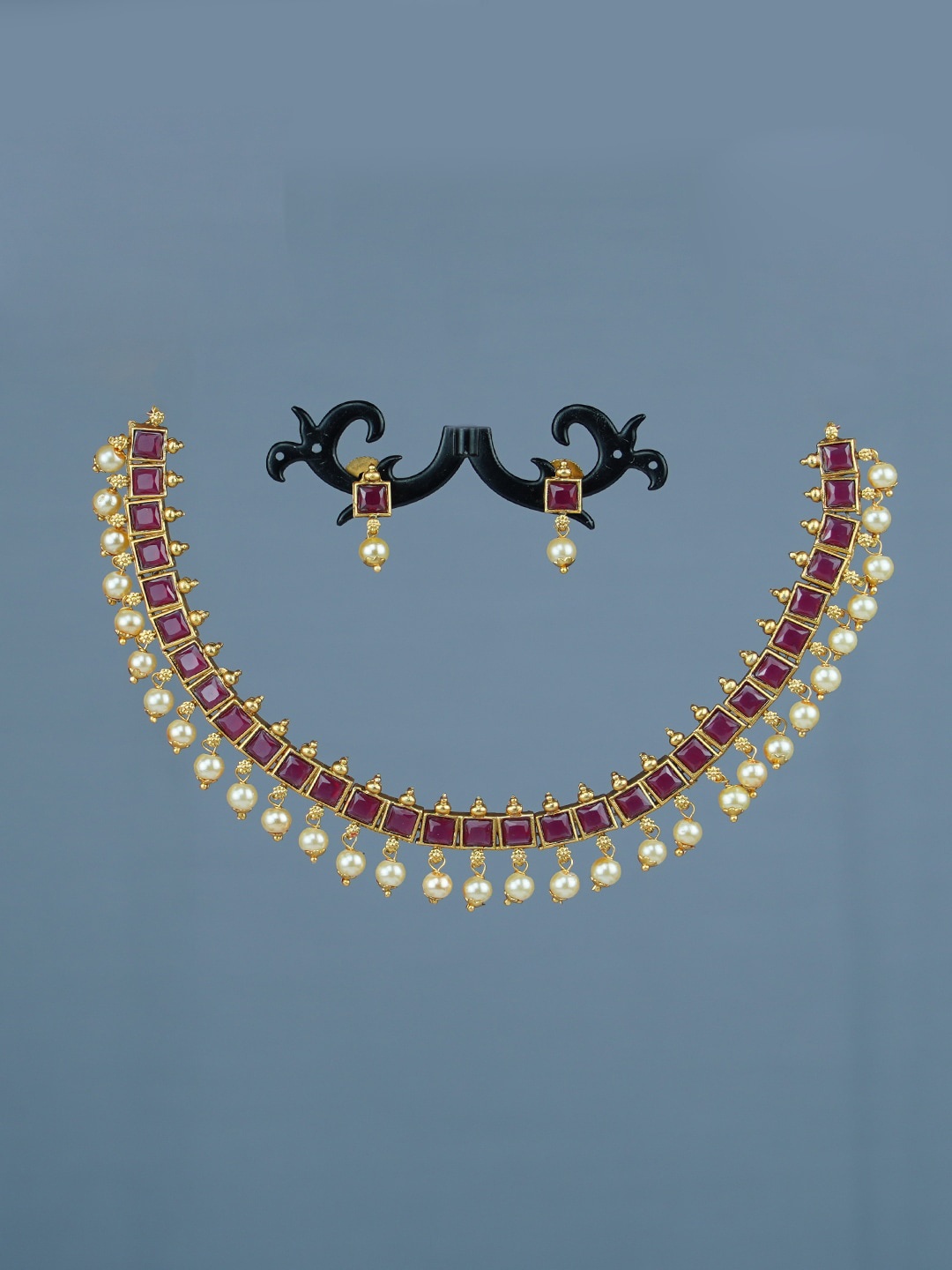 

Diksha collection Gold-Plated Stone-Studded & Beaded Jewellery Set