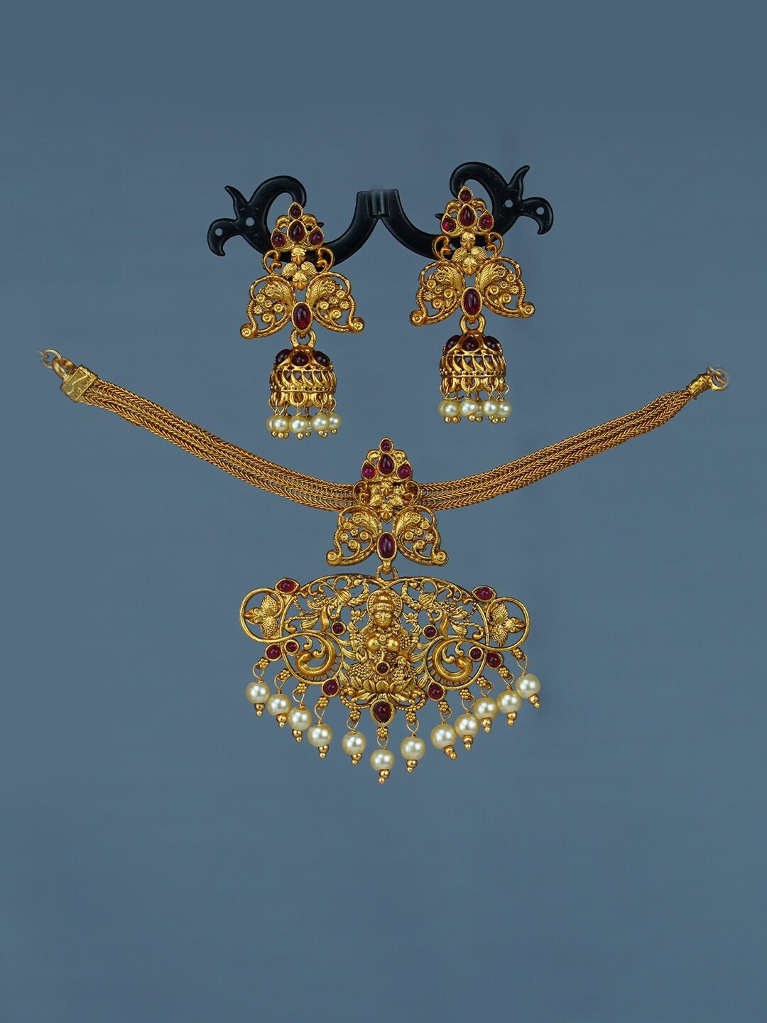 

Diksha collection Gold-Plated Stone-Studded & Beaded Matte Finish Jewellery Set