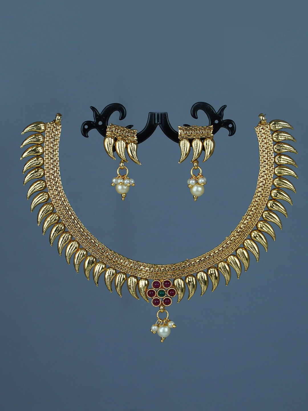

Diksha collection Gold-Plated Stone-Studded Matte Finish Jewellery Set