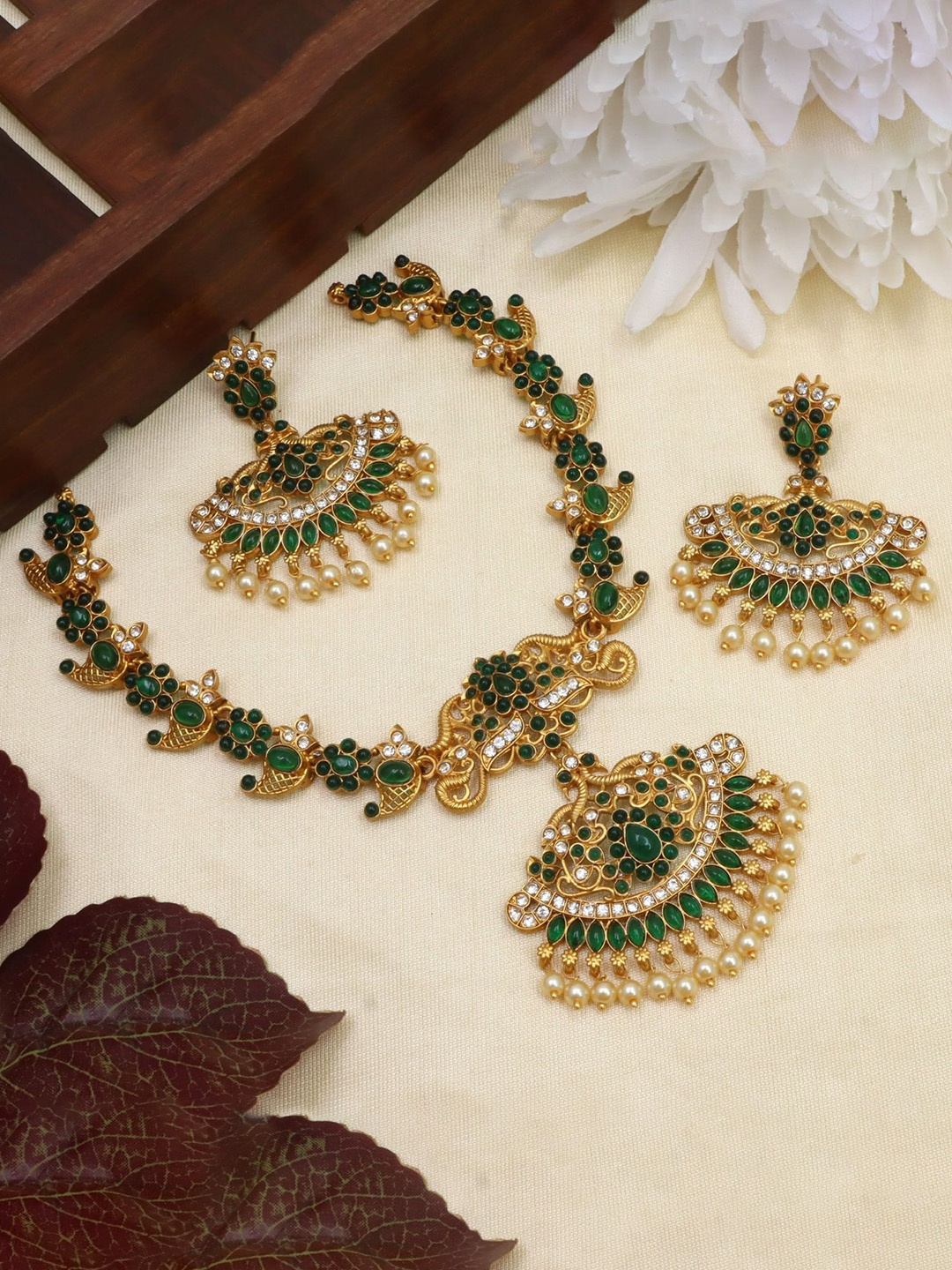 

Diksha collection Gold-Plated Stone-Studded & Beaded Matte Finish Jewellery Set