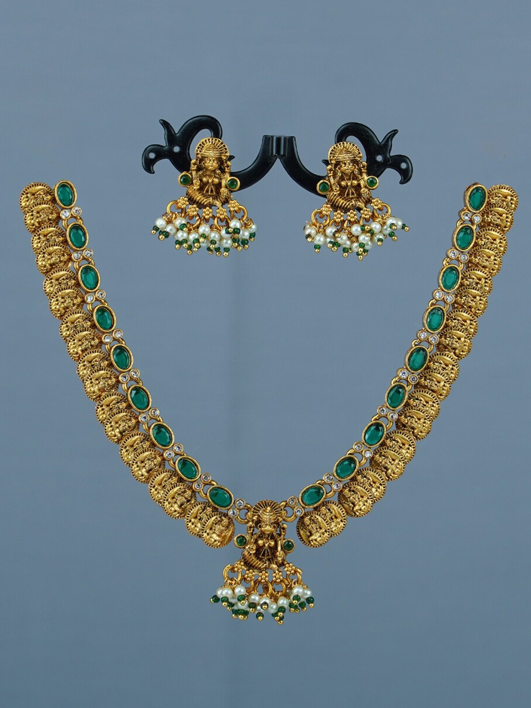 

Diksha collection Gold-Plated Stone-Studded & Beaded Matte Finish Jewellery Set