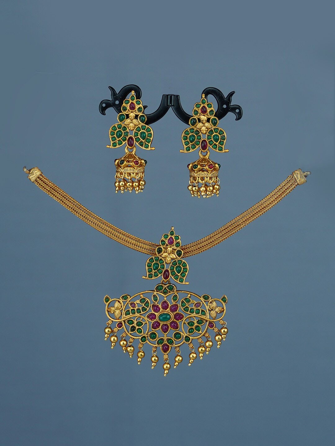 Diksha collection Gold-Plated Stone-Studded & Beaded Matte Finish Jewellery Set