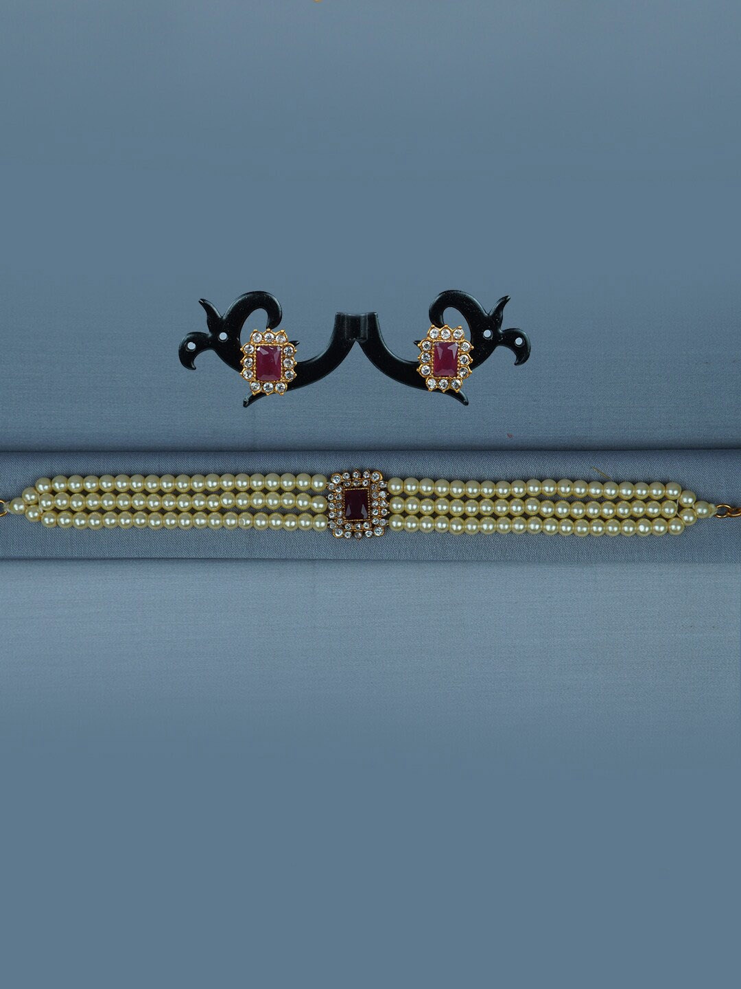 

Diksha collection Gold-Plated Stone-Studded & Beaded Matte Finish Jewellery Set