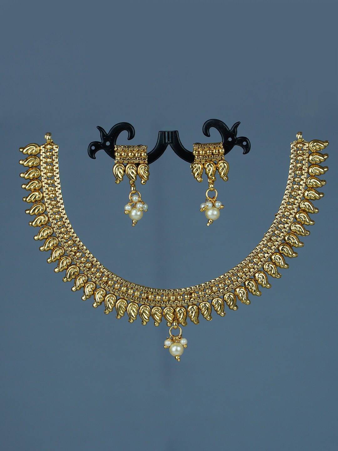 

Diksha collection Gold-Plated Stone-Studded & Beaded Jewellery Set