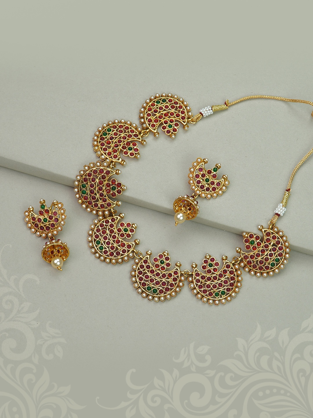 

Diksha collection Gold-Plated Stone-Studded & Beaded Matte Finish Jewellery Set