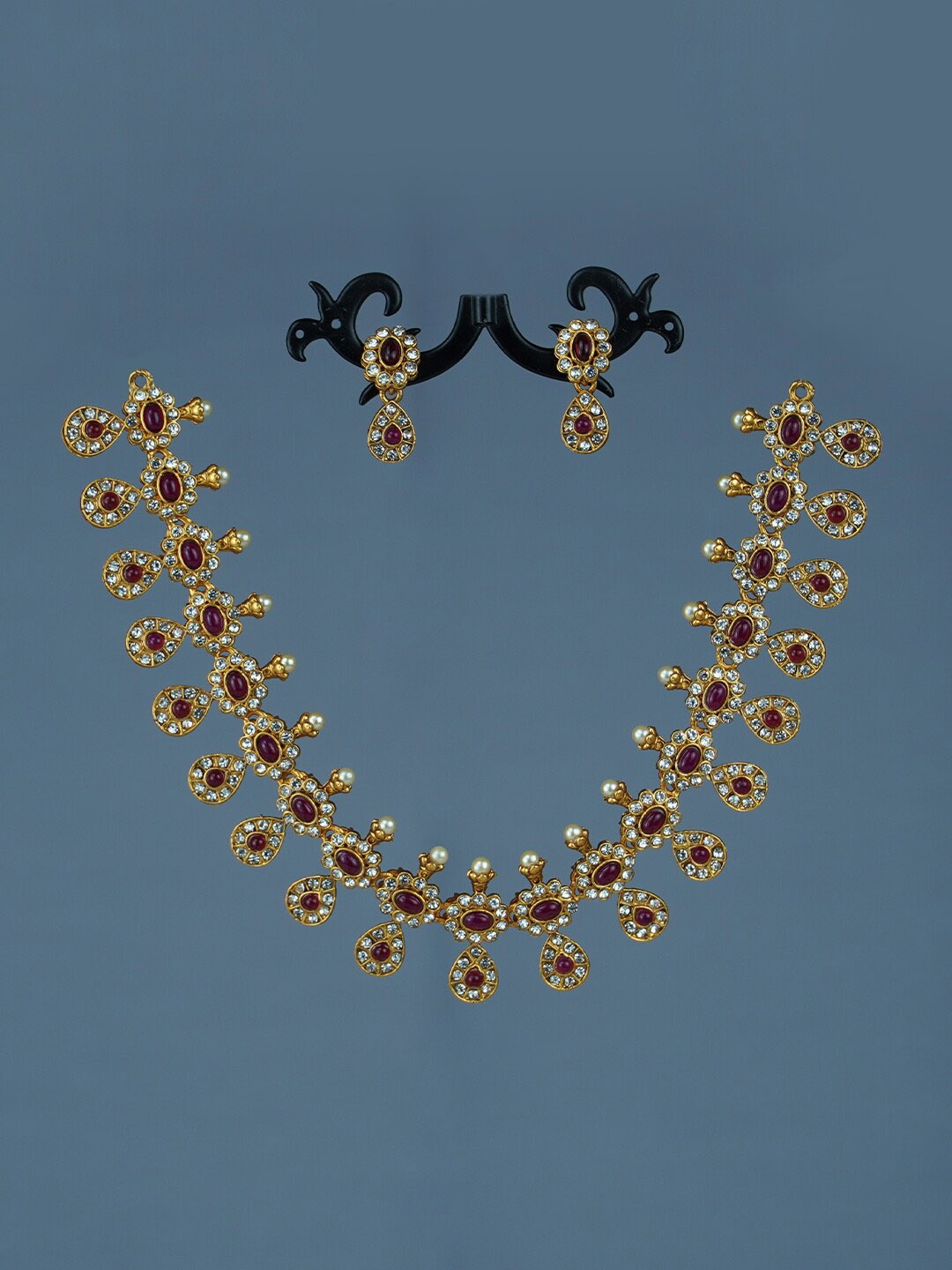 

Diksha collection Gold-Plated Stone-Studded Matte Finish Jewellery Set