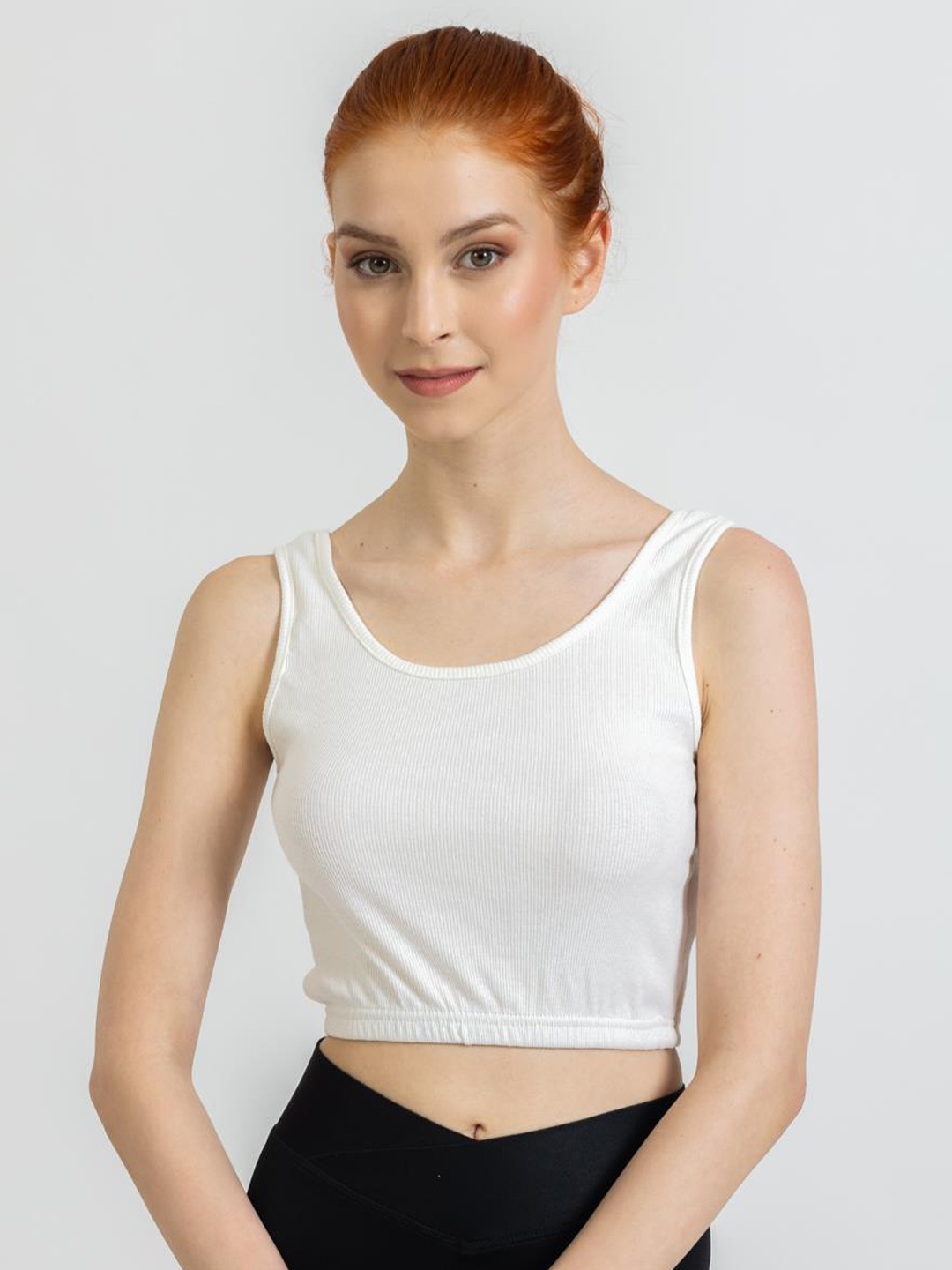 

PRET A TUER Scoop Neck Fitted Crop Top, White