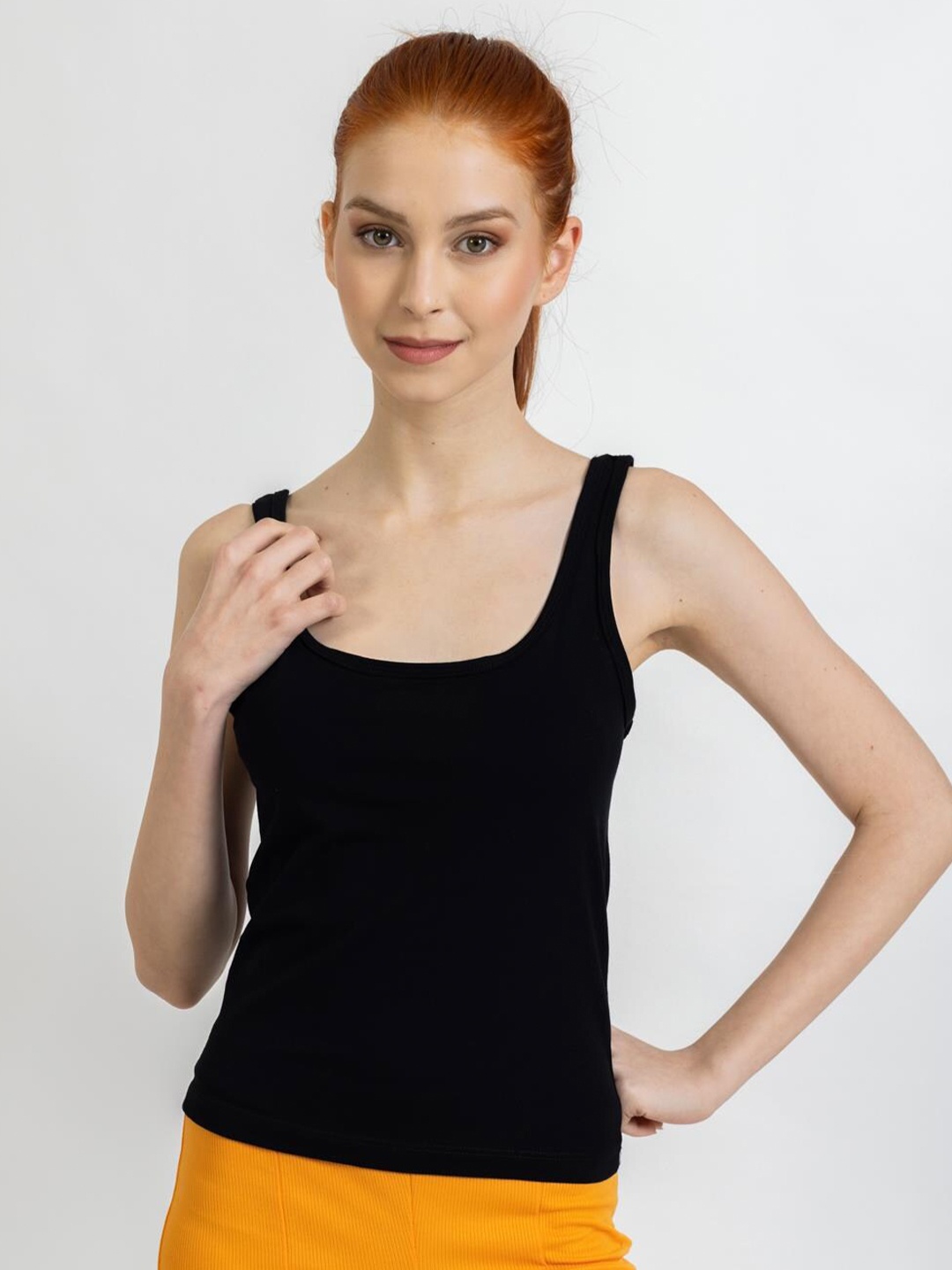 

PRET A TUER Shoulder Strapped Scoop Neck Tank Top, Black