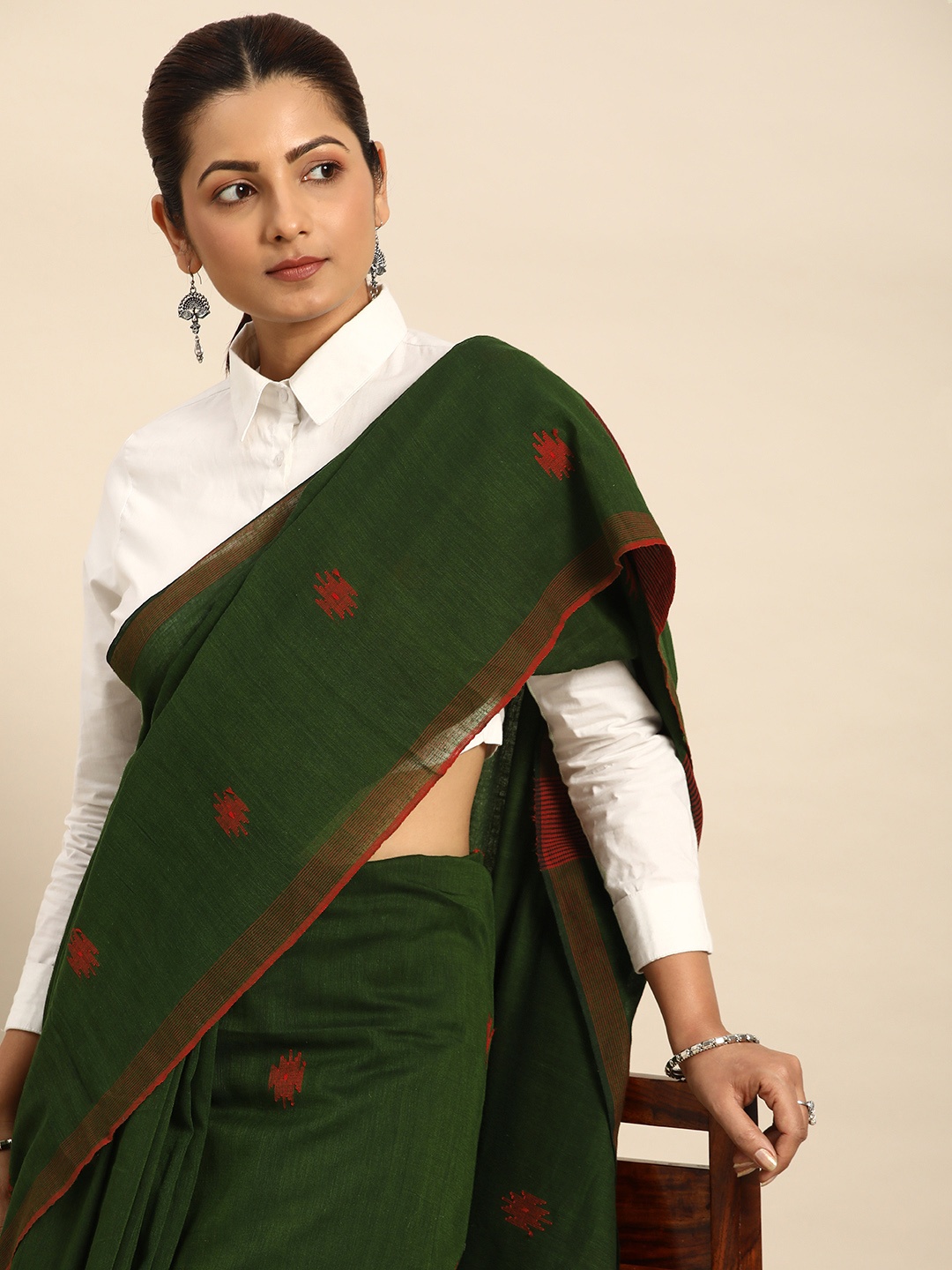 

Taavi Pure Cotton Jamdani Inspired Saree With Attached Unstitiched Blouse, Green