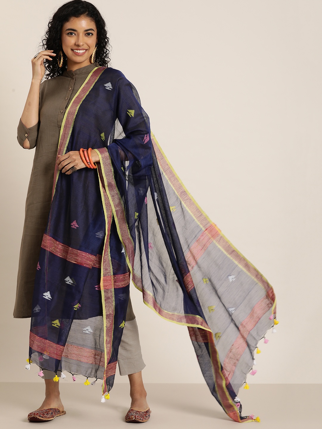 

Taavi Jamdani Handloom Dupatta, Navy blue