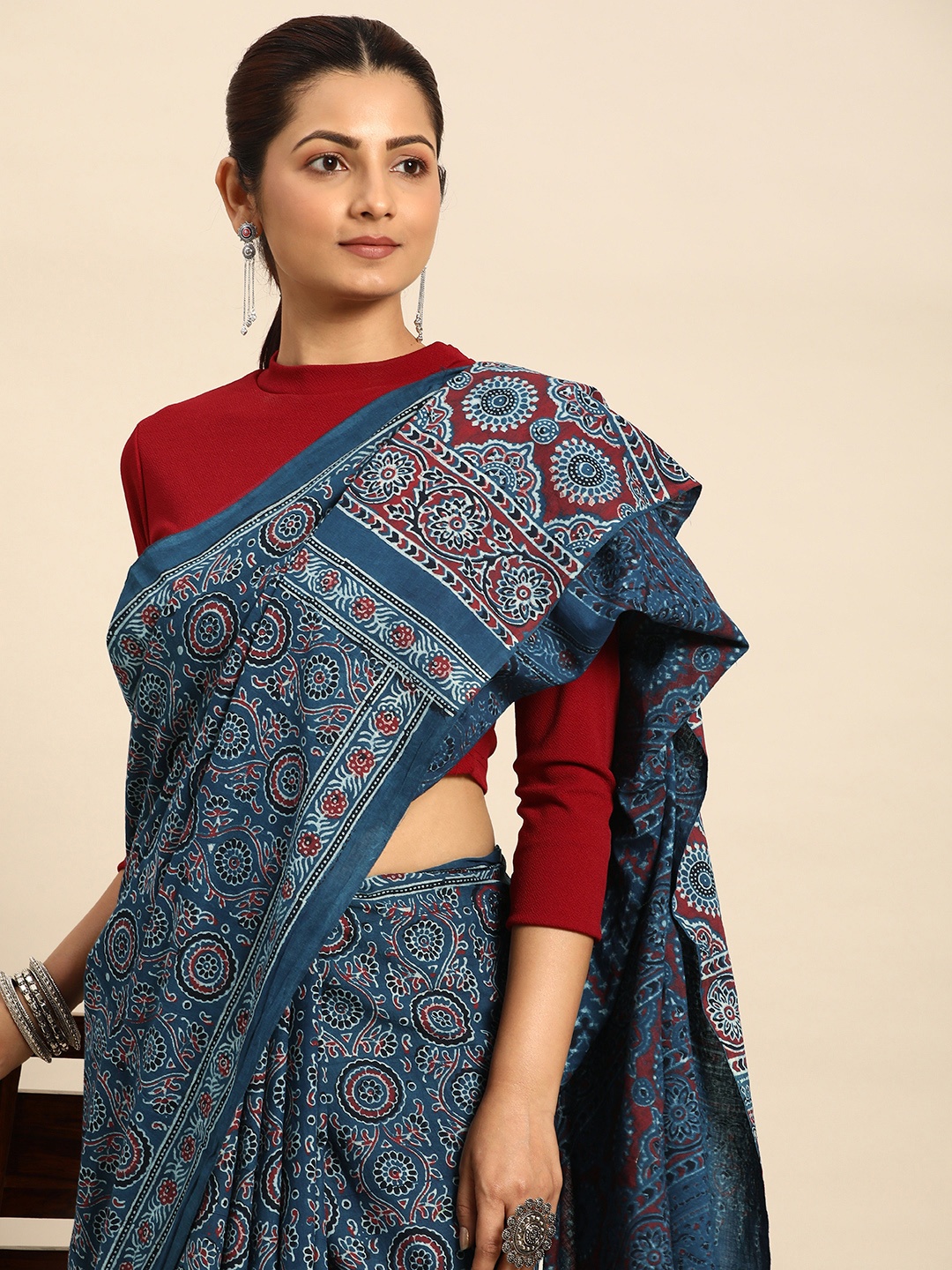 

Taavi Ajrak Block Pure Cotton Block Print Saree, Navy blue